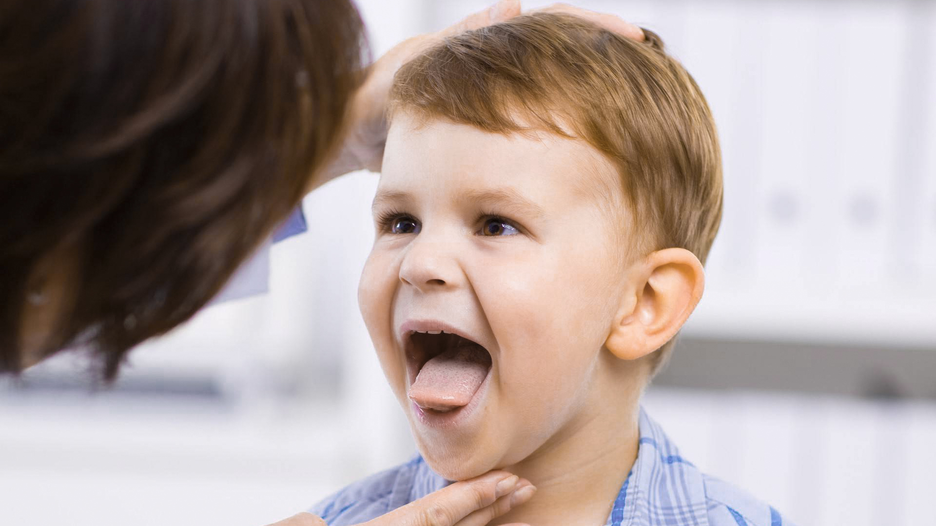 Нельзя игнорировать неприятный запах изо рта у детей